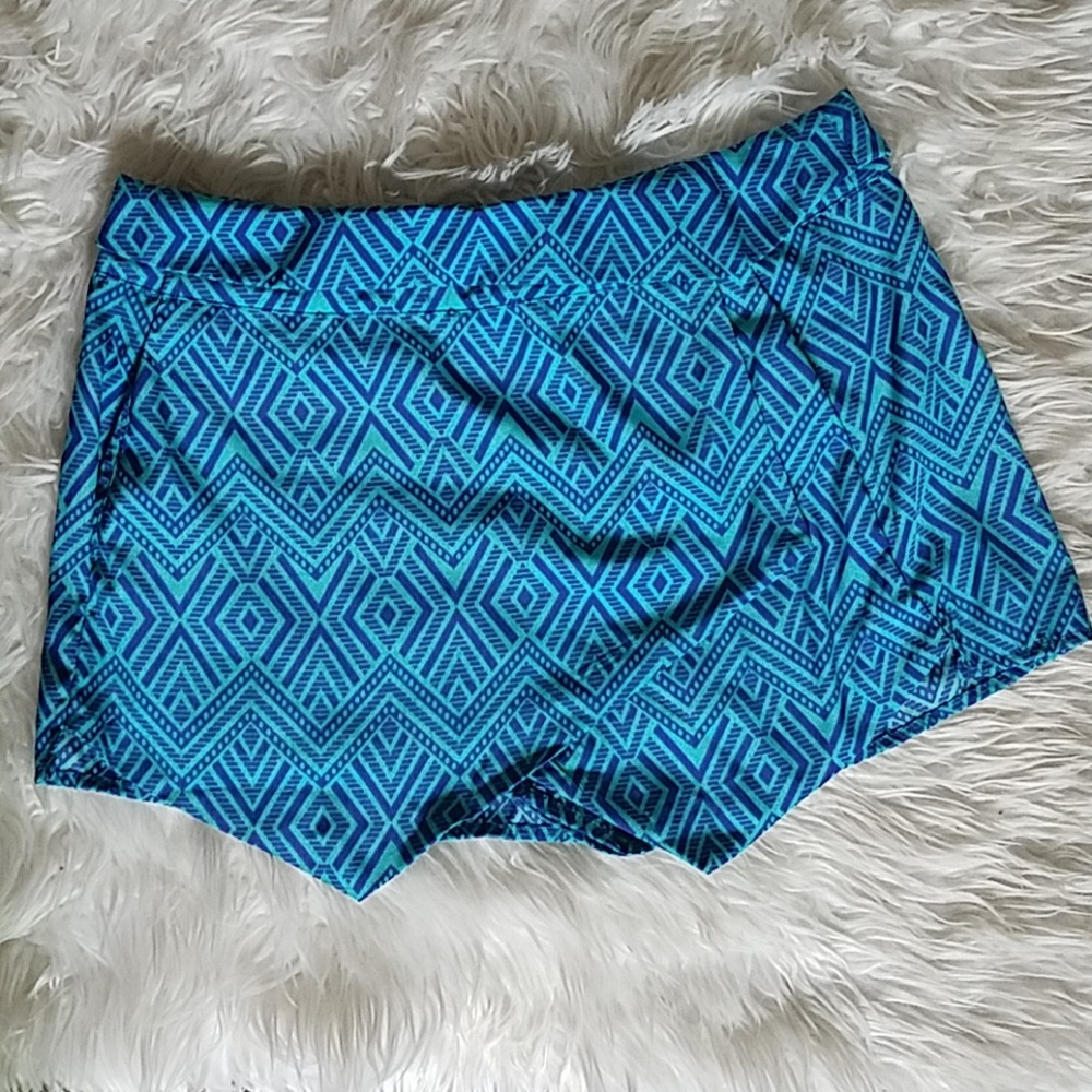 Tribal skort NWOT